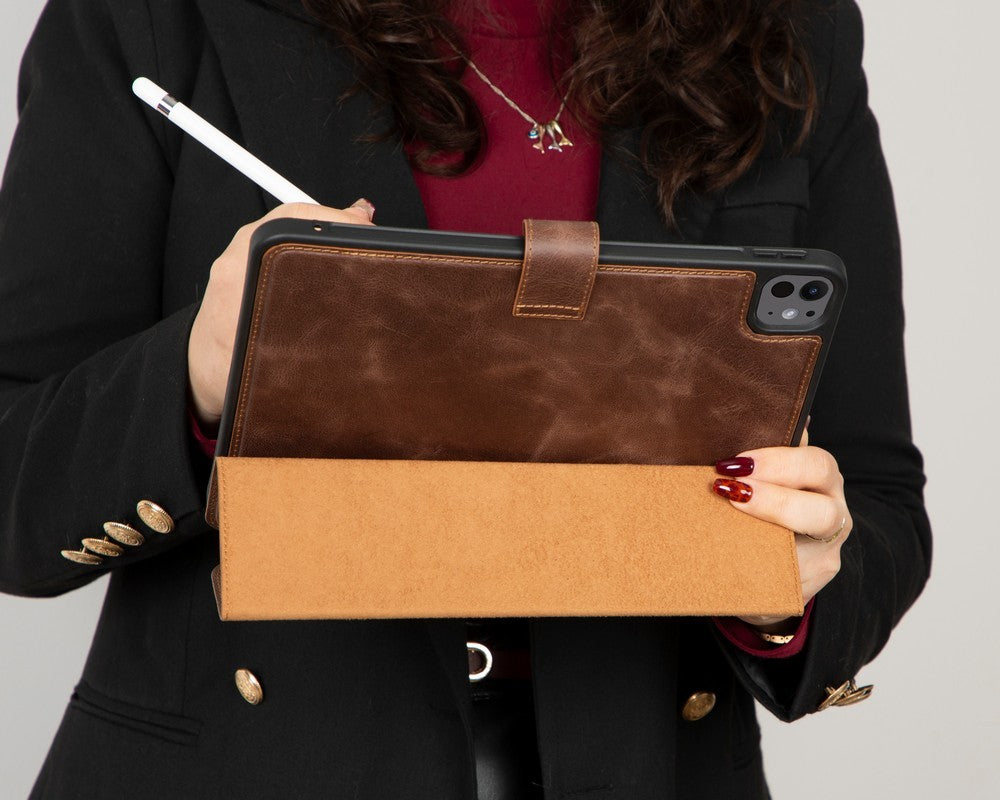 Apple 13 inç iPad Pro (M4) Uyumlu Hakiki Deri, El Yapımı Kılıf, Koyu Kahve