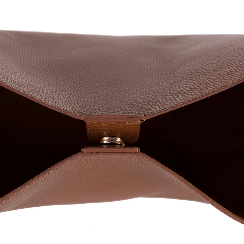 Gün Boyu Konfor ve Zamansız Şıklık Sunan Hakiki Deri Kadın Omuz Çantası – Stella - Tan Rengi