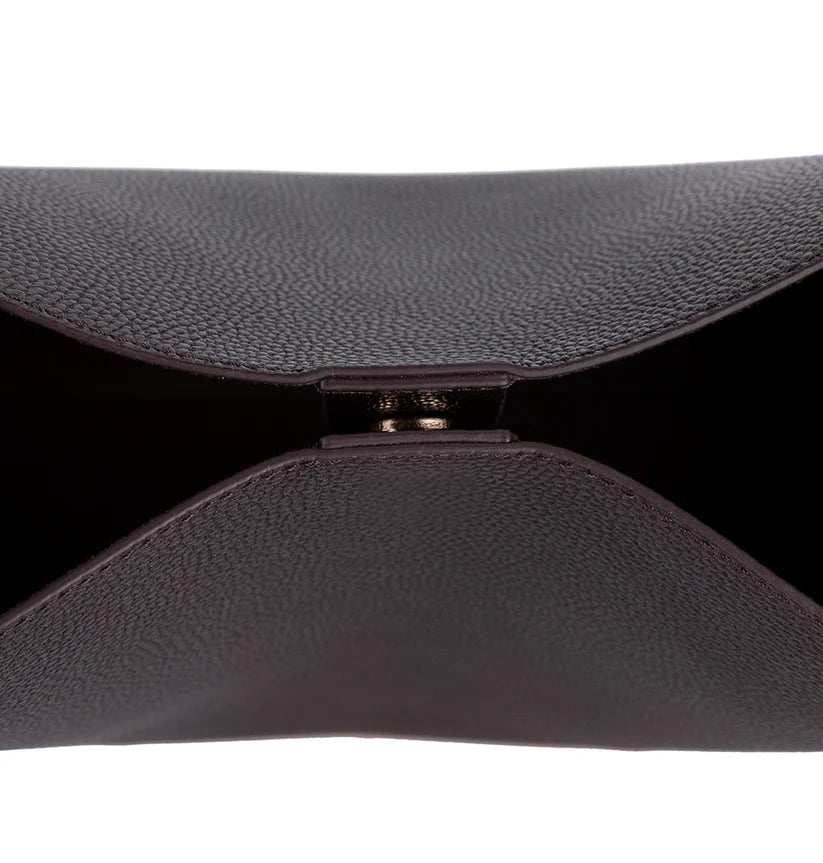 Gün Boyu Konfor ve Zamansız Şıklık Sunan Hakiki Deri Kadın Omuz Çantası – Stella - Koyu Kahve